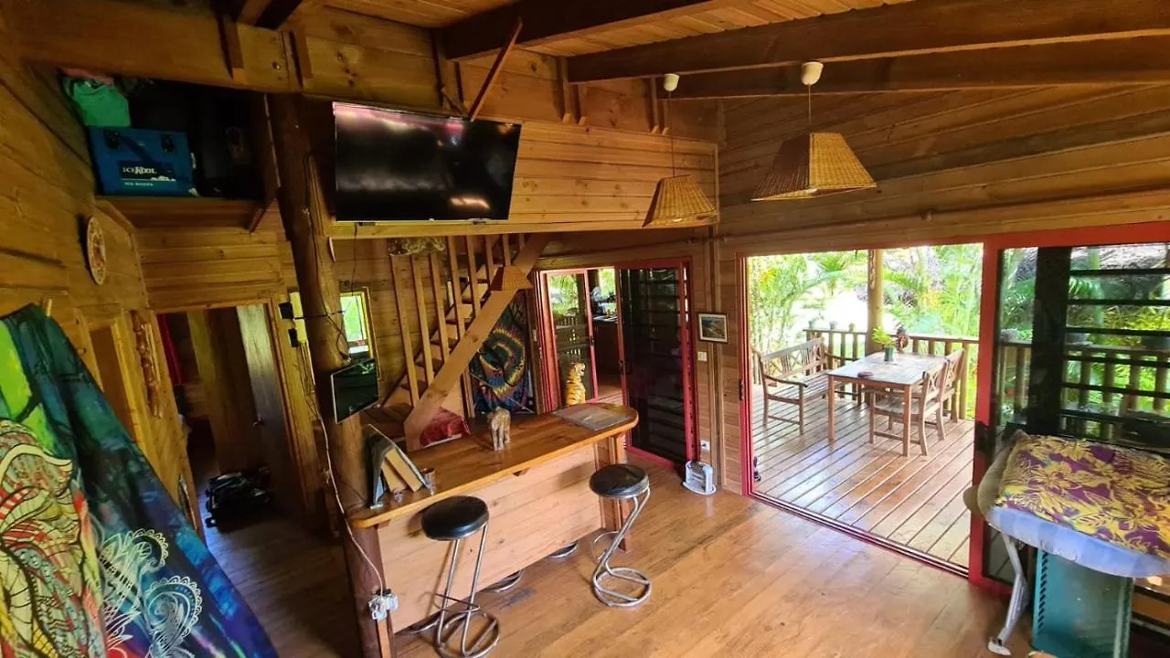 Bed & Breakfast B & Bee Wild Island Fare
